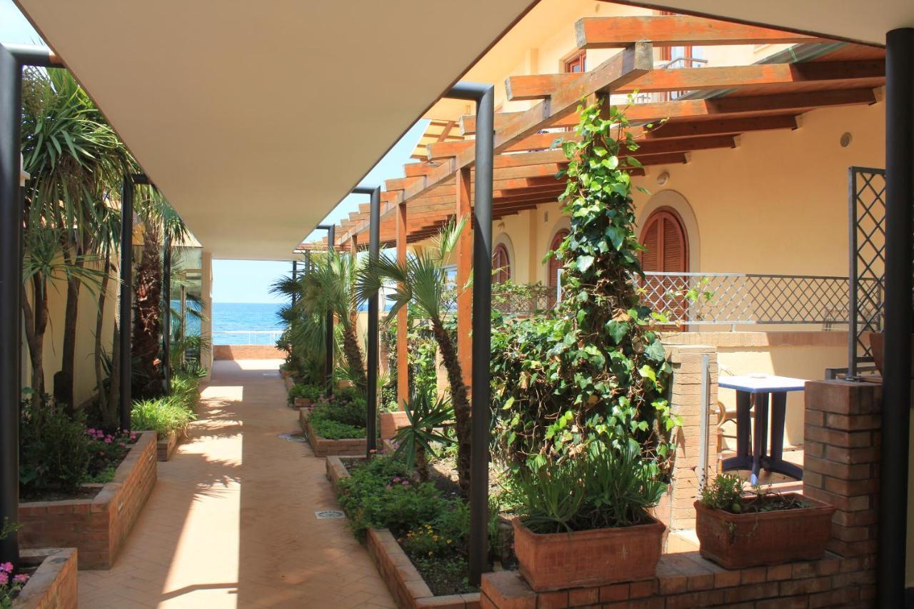 Hotel Residence La Darsena Agropoli Bagian luar foto